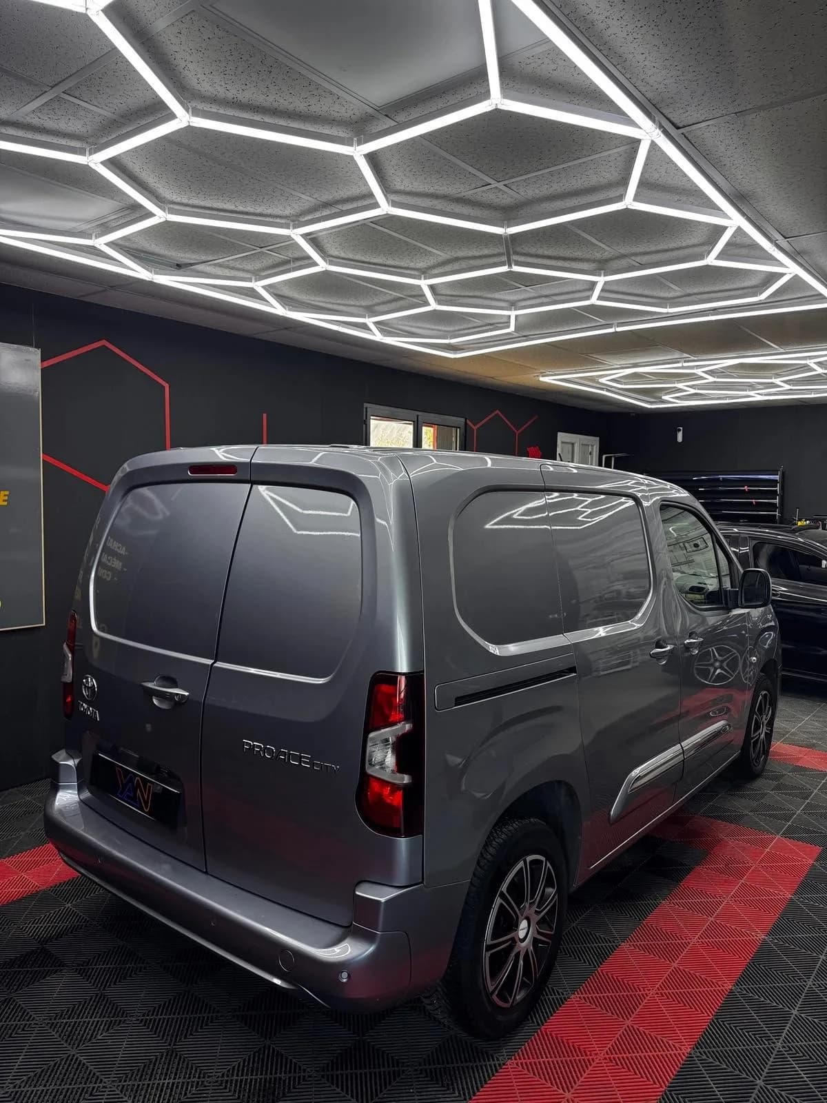 Toyota Pro Ace City Verso