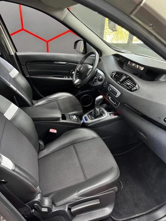 RENAULT Scenic