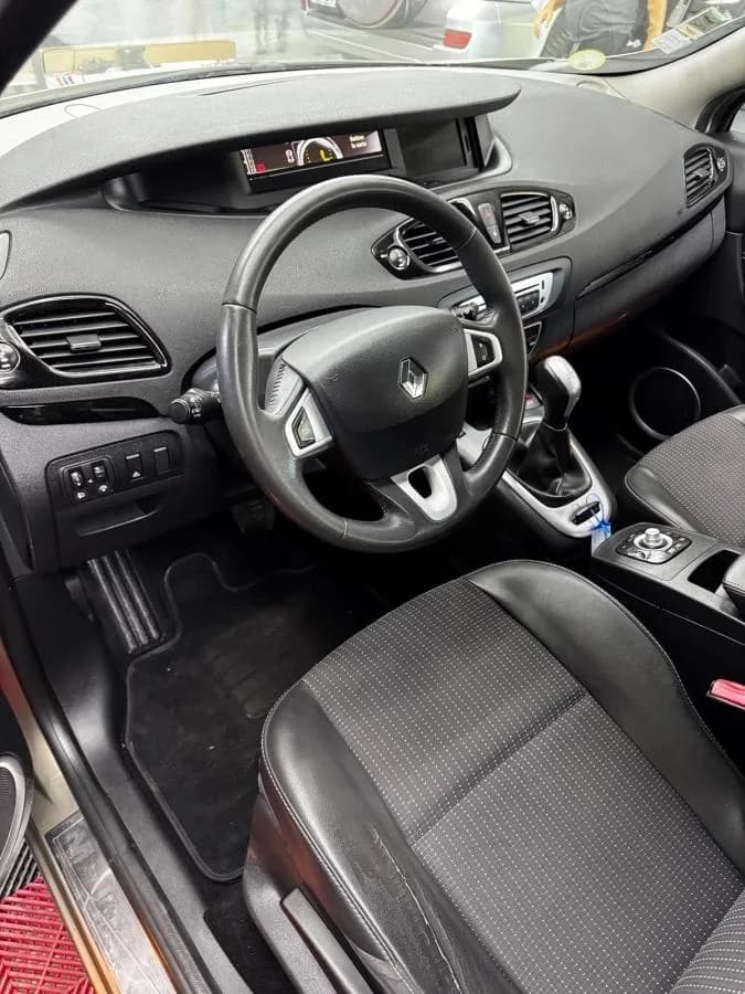 RENAULT Scenic