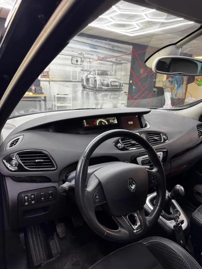 RENAULT Scenic
